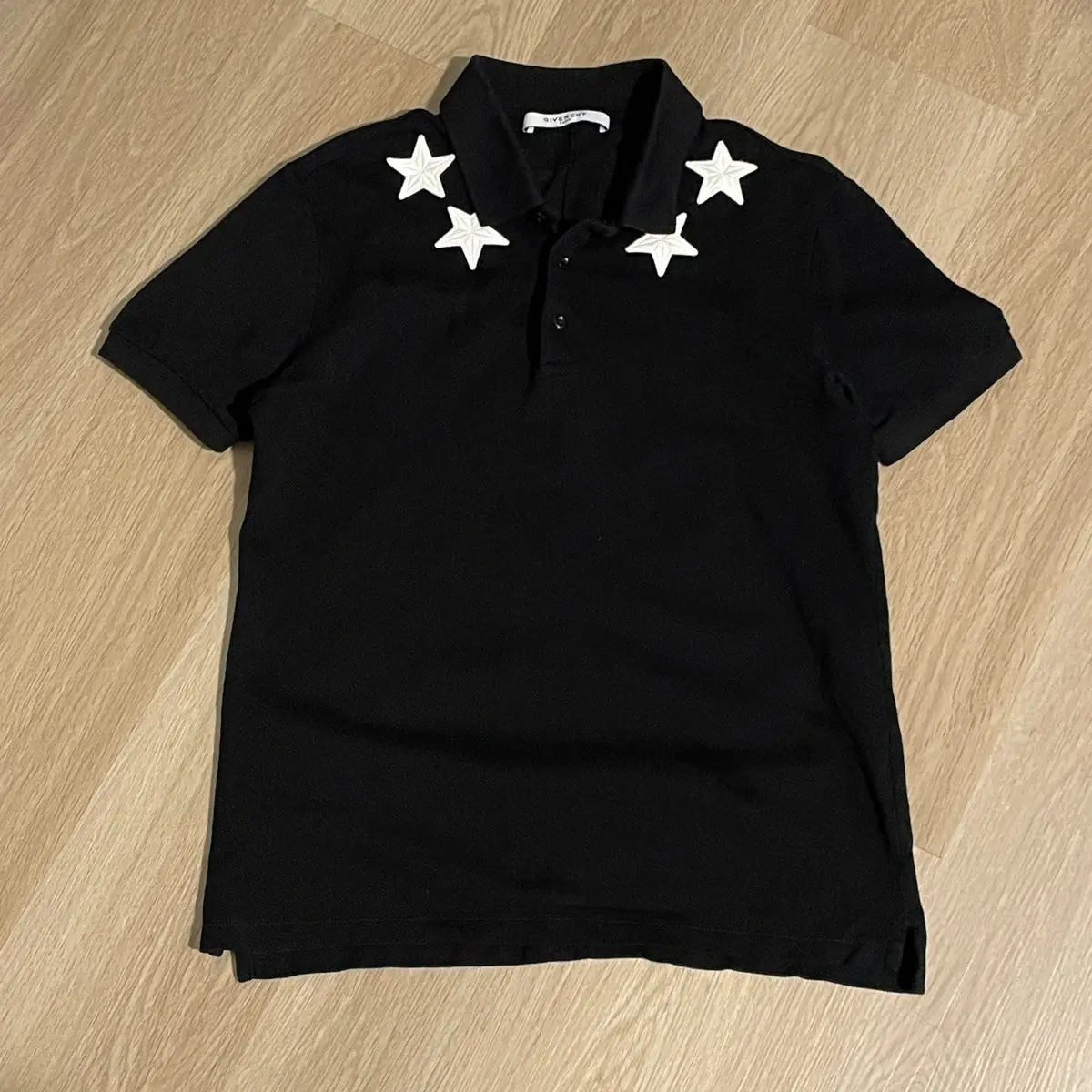 givenchy star polo wrong tags