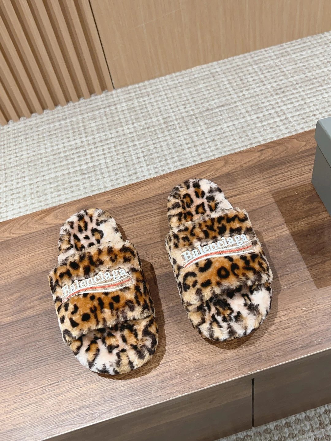 balenci slides