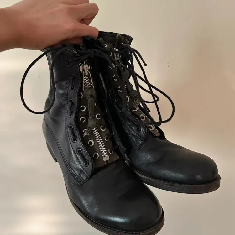 undercover boots
