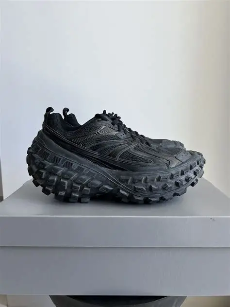 balenciaga defender